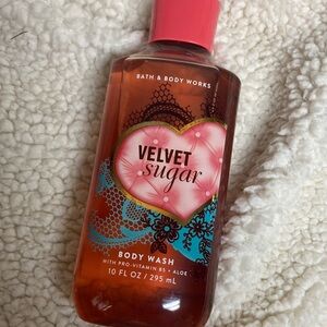 Bath & Body Works Velvet Sugar Body Wash - Pink & Red Design